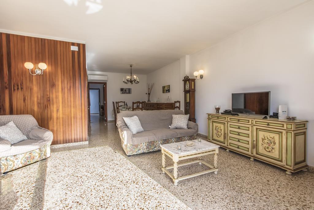 Сasa de vacaciones Townhouse Dionis By Homevillas360